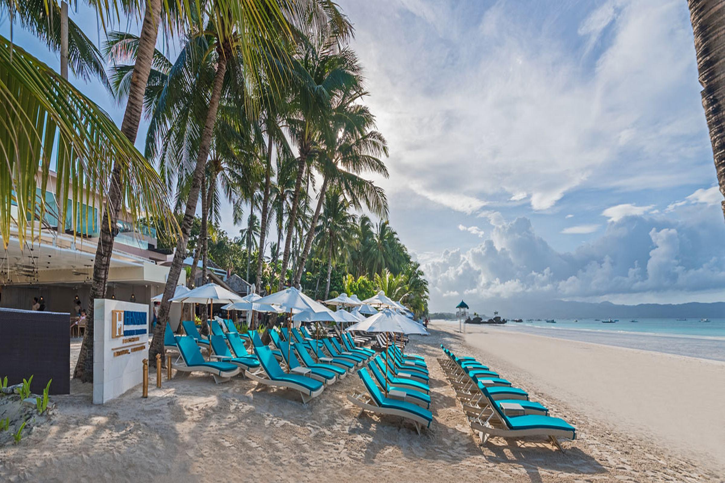 Henann Prime Beach Resort Balabag  Exterior foto Beach at the Shangri-La Resort