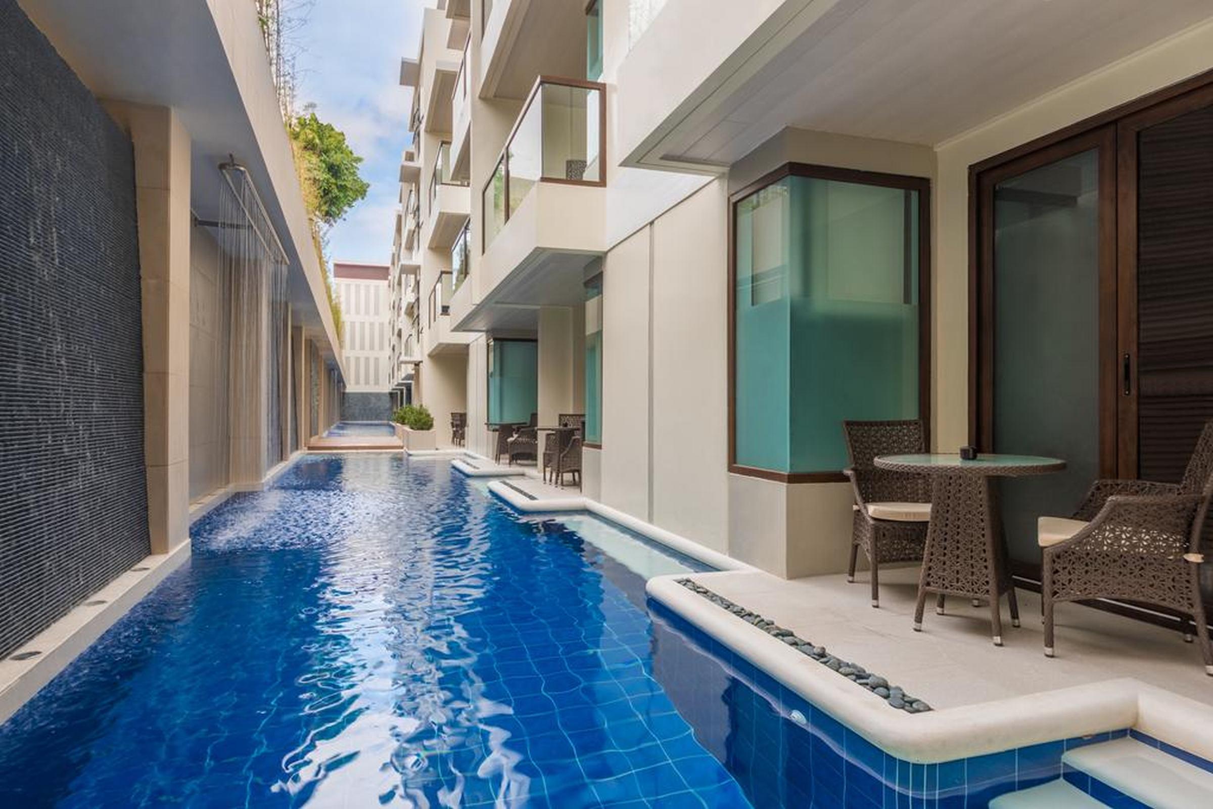 Henann Prime Beach Resort Balabag  Exterior foto Swim-up rooms at the Hard Rock Hotel