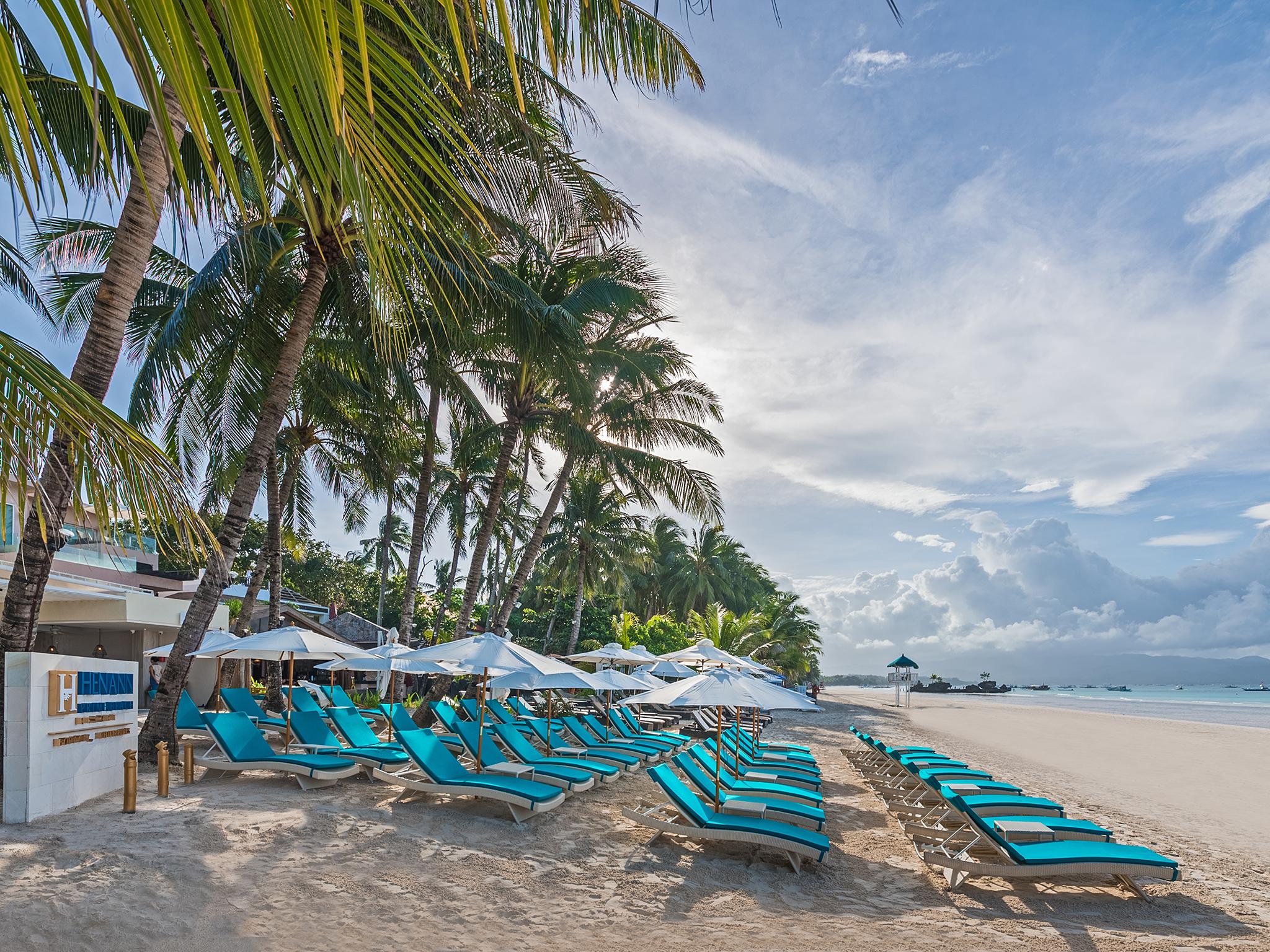 Henann Prime Beach Resort Balabag  Exterior foto Beach at the Shangri-La Resort