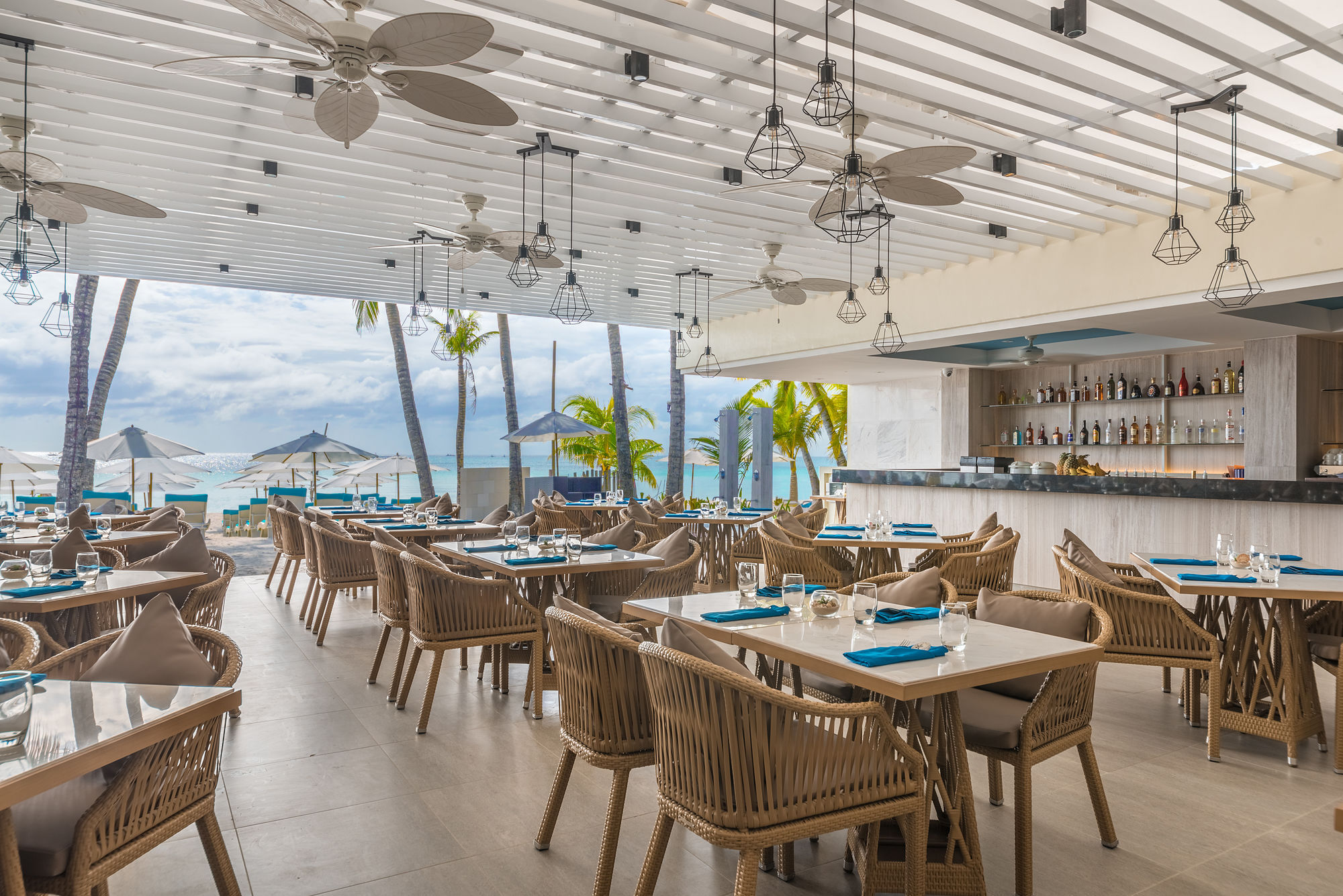 Henann Prime Beach Resort Balabag  Exterior foto The Beach Club